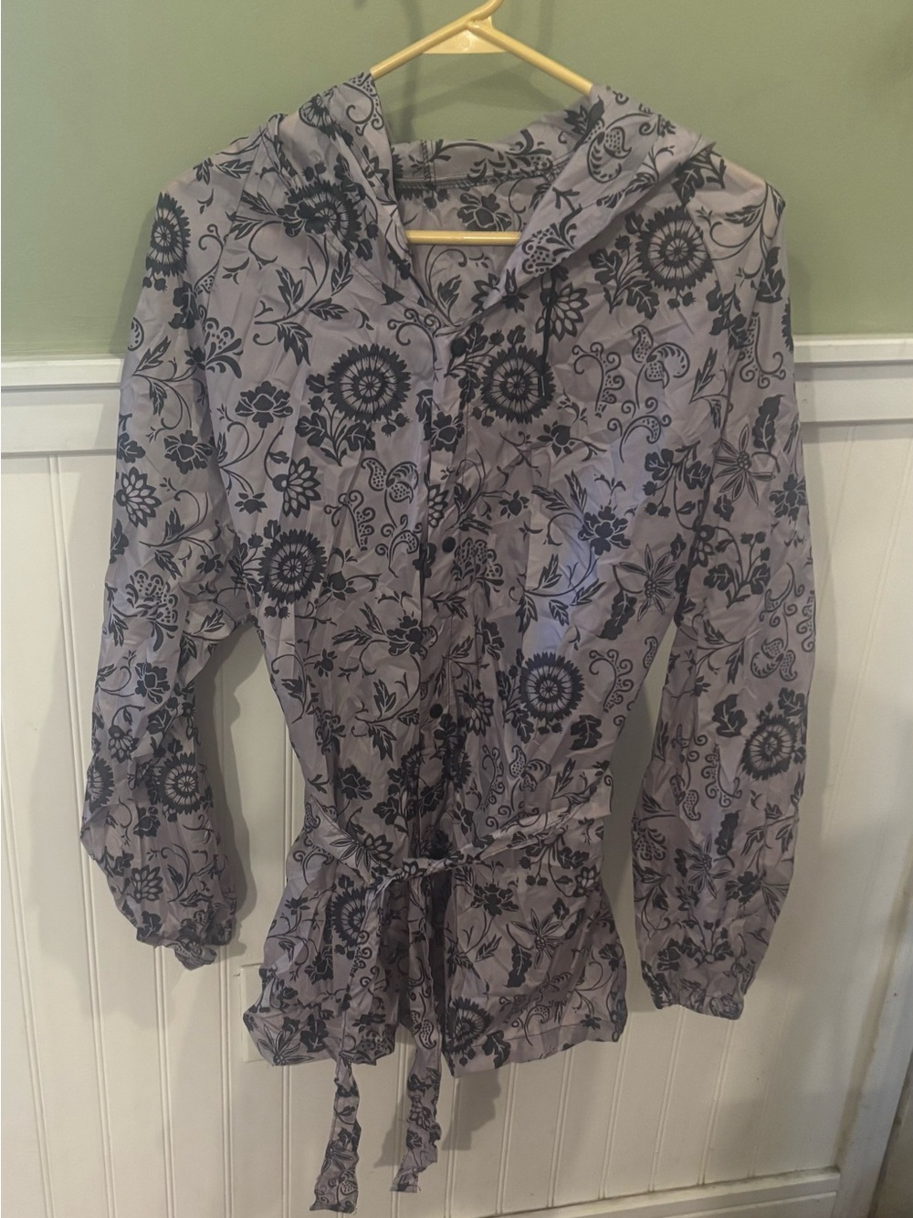 Pier 1 Hooded Floral Tie-Waist comes in matching bag. Perfect for traveling